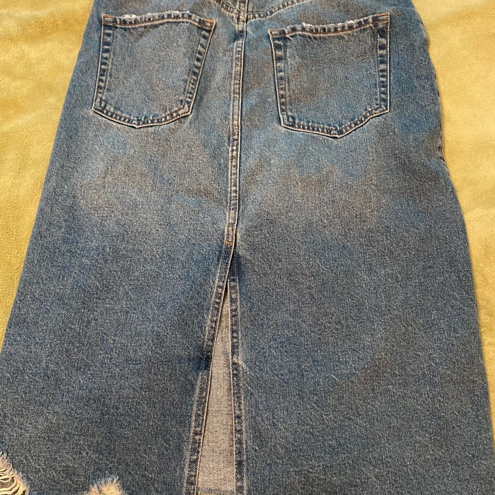 Zara Mid Rise Skirt - Picture 2 of 5